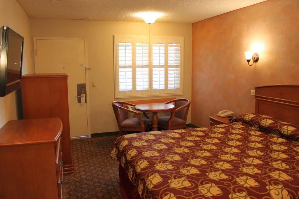 Orange Tustin Inn In ออเรนจ์ ภายนอก รูปภาพ